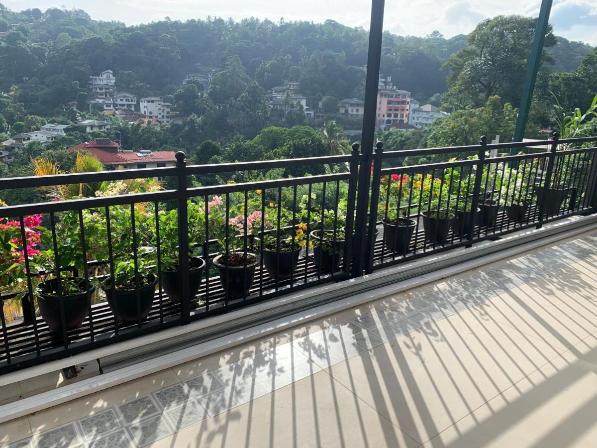 Luxury Apartment The Walkers Nest Kandy Luaran gambar