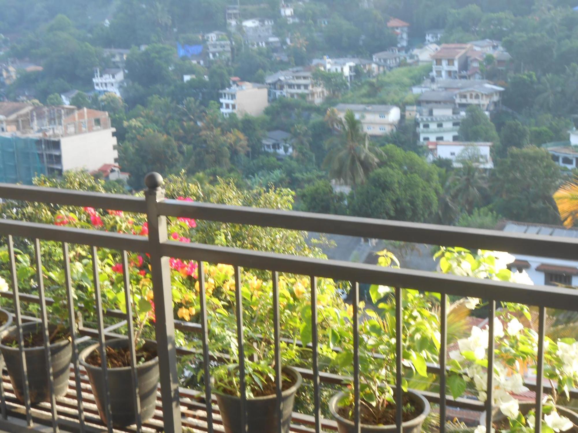 Luxury Apartment The Walkers Nest Kandy Luaran gambar