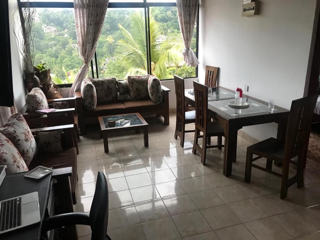 Luxury Apartment The Walkers Nest Kandy Luaran gambar