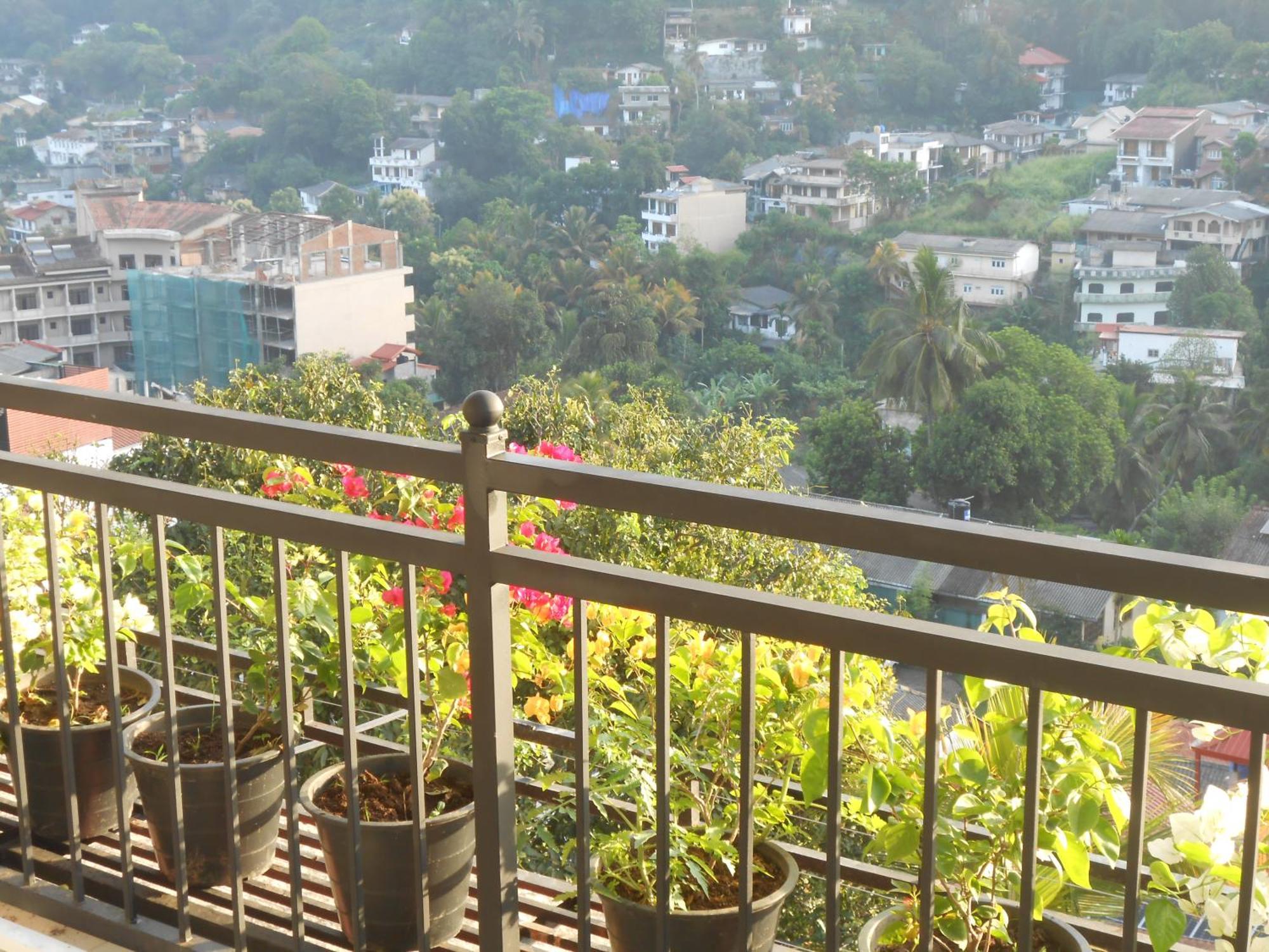 Luxury Apartment The Walkers Nest Kandy Luaran gambar